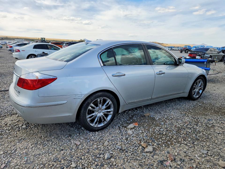Photo 3 from auction – 2009 HYUNDAI GENESIS with VIN KMHGC46F09U032330