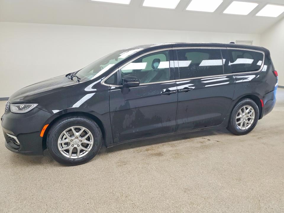 CHRYSLER PACIFICA 2026 with VIN 2C4RC1BG9TR283457 - Photo from auction