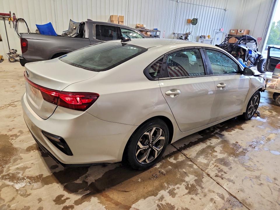 Снимка 3 от търг – 2021 KIA FORTE с VIN 3KPF24AD5ME339492