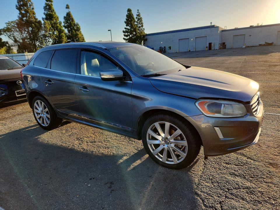 Foto 4 de la subasta – 2017 VOLVO XC60 con VIN YV440MDUXH2042548