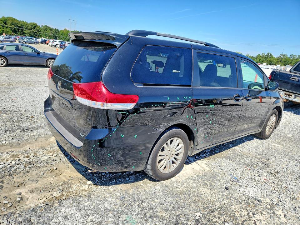Photo 3 from auction – 2011 TOYOTA SIENNA with VIN 5TDYK3DC0BS160785