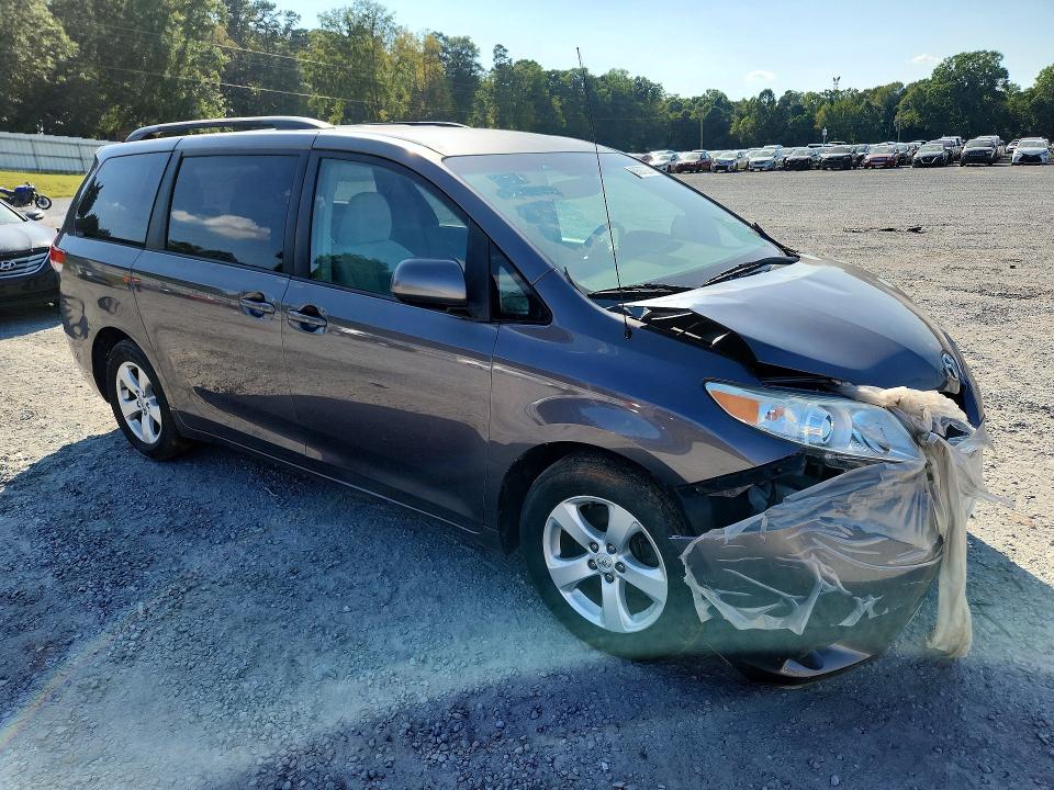 Photo 4 from auction – 2011 TOYOTA SIENNA with VIN 5TDKK3DC6BS171196