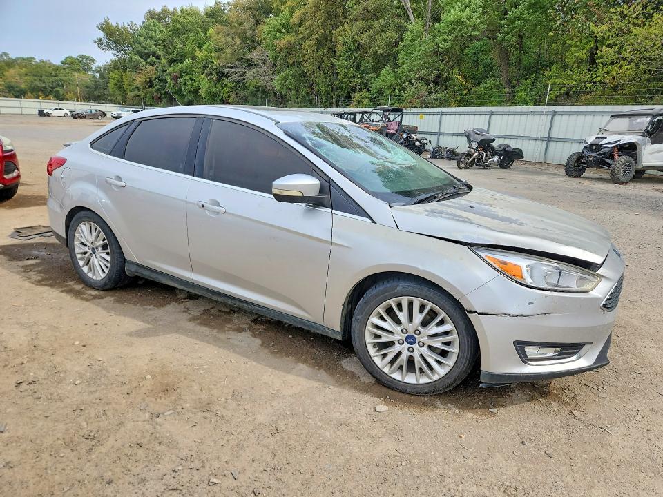 Photo 4 from auction – 2018 FORD FOCUS with VIN 1FADP3J21JL279494