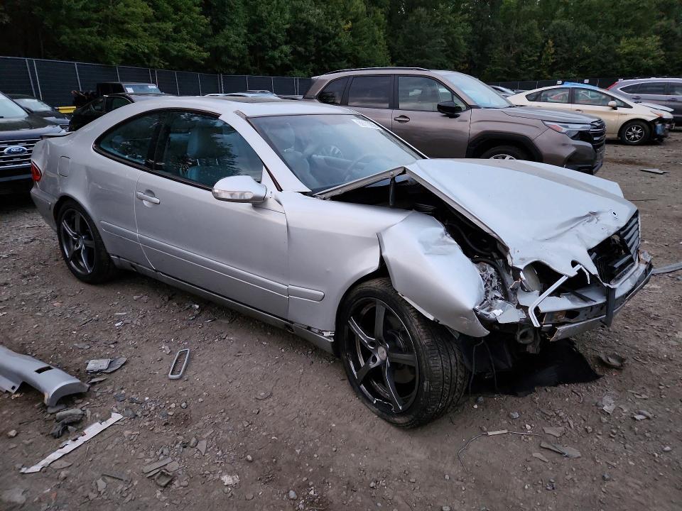 Снимка 4 от търг – 2000 MERCEDES-BENZ CLK с VIN WDBLJ70G3YF125677