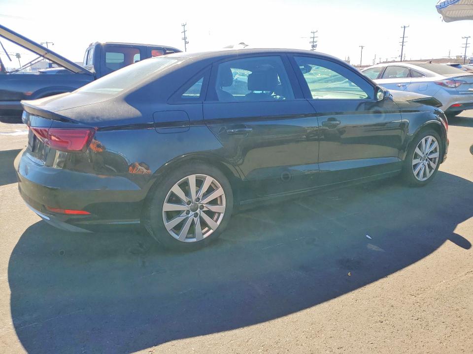 Foto 3 de la subasta – 2017 AUDI A3 con VIN WAUAUGFF7H1037904