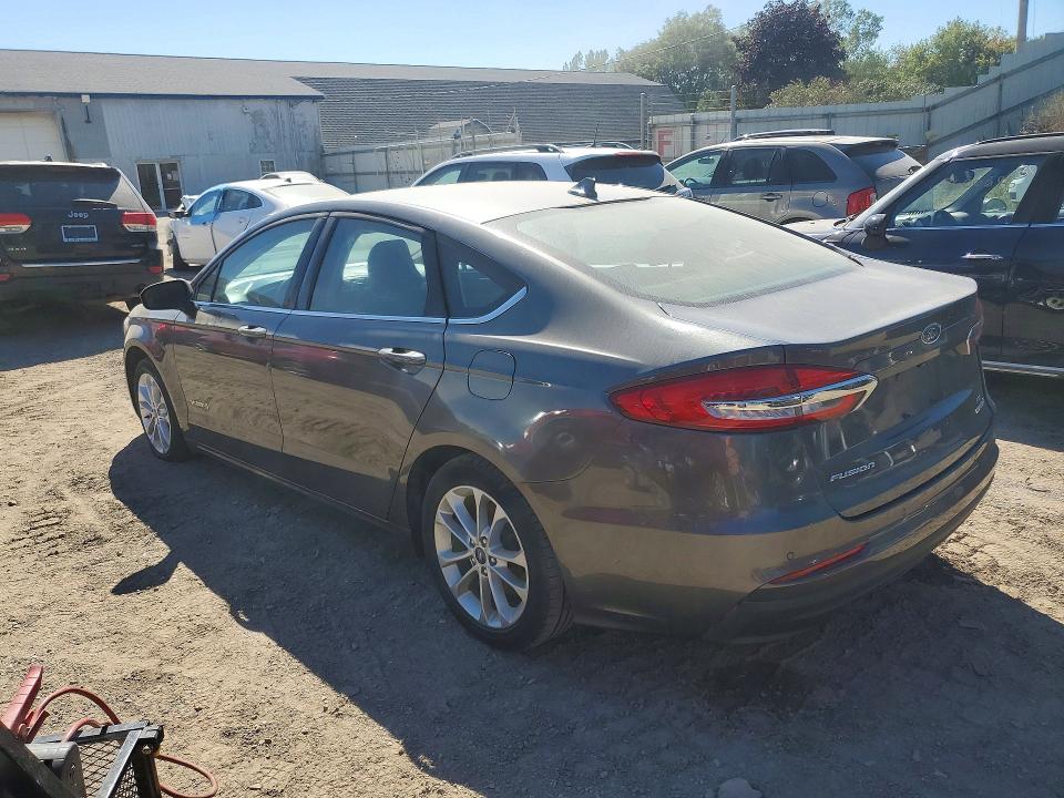 Photo 2 from auction – 2019 FORD FUSION with VIN 3FA6P0LU8KR119170