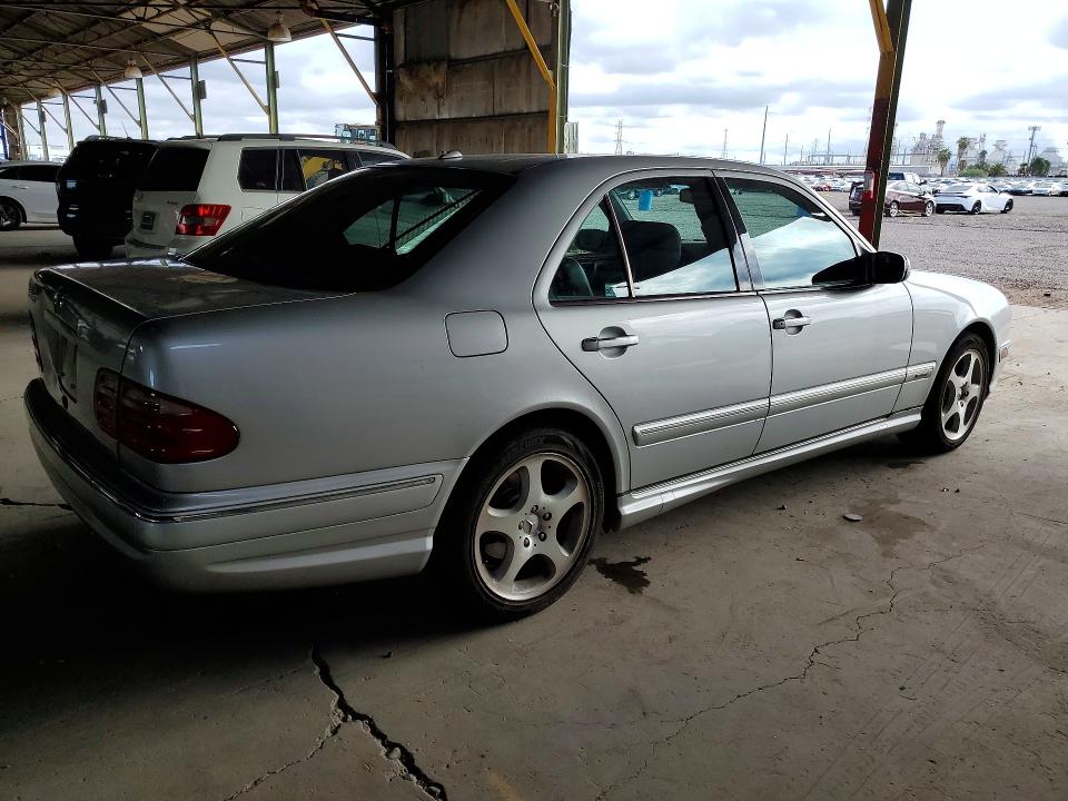 صورة رقم 3 من المزاد - 2001 MERCEDES-BENZ E مع VIN WDBJF70J61B323557