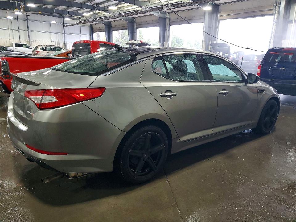 Foto 3 de la subasta – 2012 KIA OPTIMA con VIN 5XXGR4A61CG001837