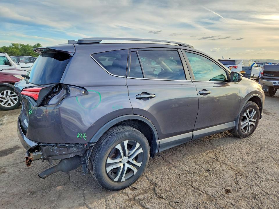 Снимка 3 от търг – 2017 TOYOTA RAV4 с VIN 2T3BFREV7HW604491