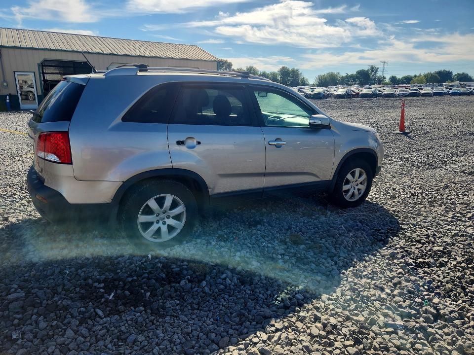 Photo 3 from auction – 2013 KIA SORENTO with VIN 5XYKT4A63DG421351