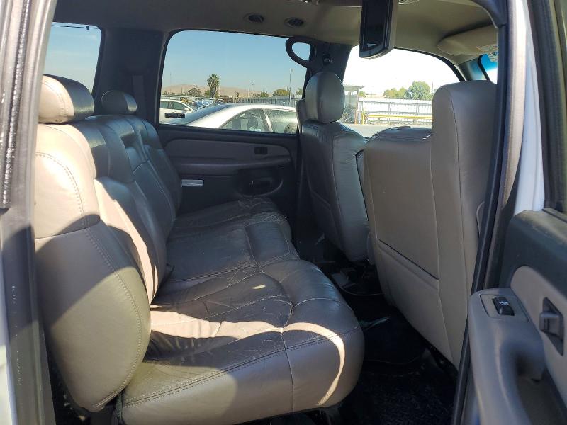 Photo 11 from auction – 2000 CHEVROLET SUBURBAN with VIN 3GNFK16T0YG139443