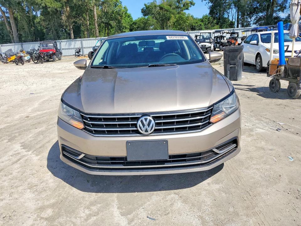 Снимка 5 от търг – 2016 VOLKSWAGEN PASSAT с VIN 1VWAS7A33GC011290