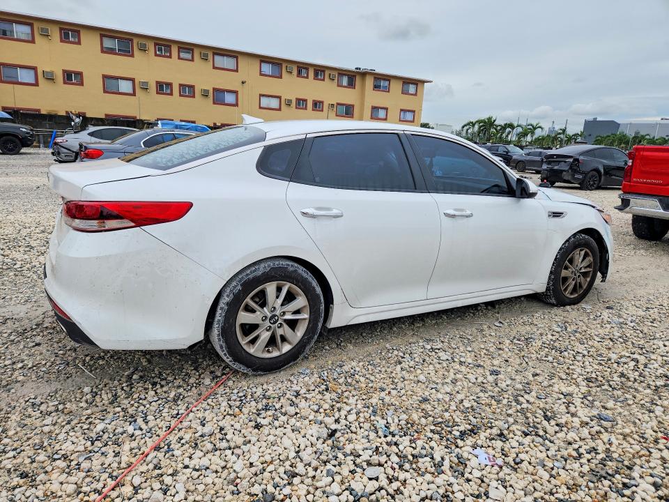 Photo 3 from auction – 2017 KIA OPTIMA with VIN 5XXGT4L32HG171720
