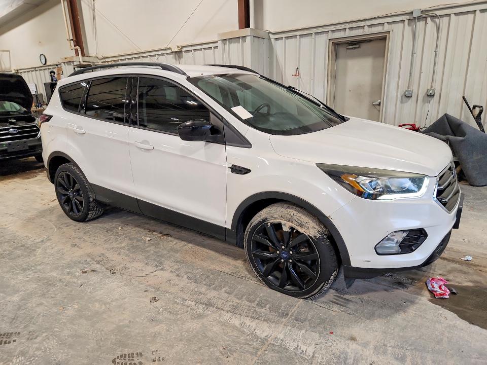 Photo 4 from auction – 2017 FORD ESCAPE with VIN 1FMCU9GD3HUC09943