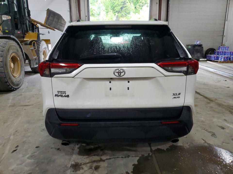 Снимка 6 от търг – 2022 TOYOTA RAV4 с VIN 2T3P1RFV0NC321401