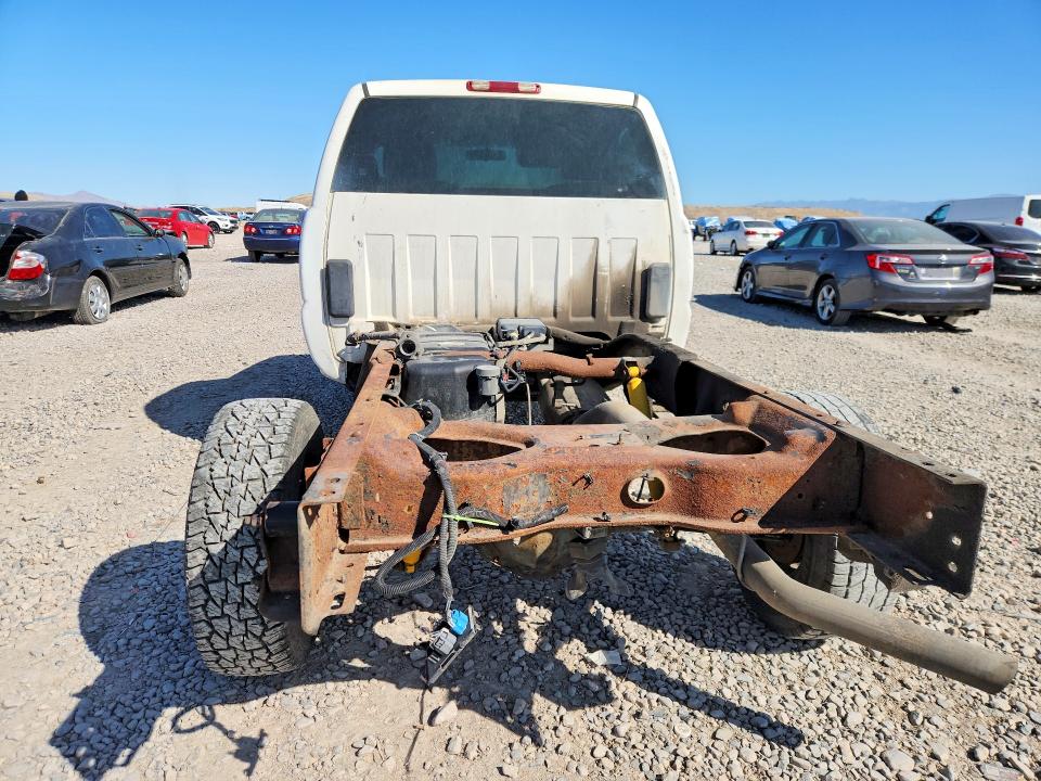 Photo 6 from auction – 2004 CHEVROLET SILVERADO with VIN 1GBHC24U84E334681