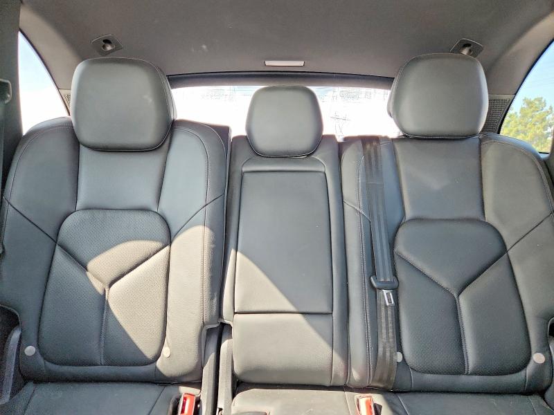 Photo 10 from auction – 2014 PORSCHE CAYENNE with VIN WP1AB2A25ELA58457