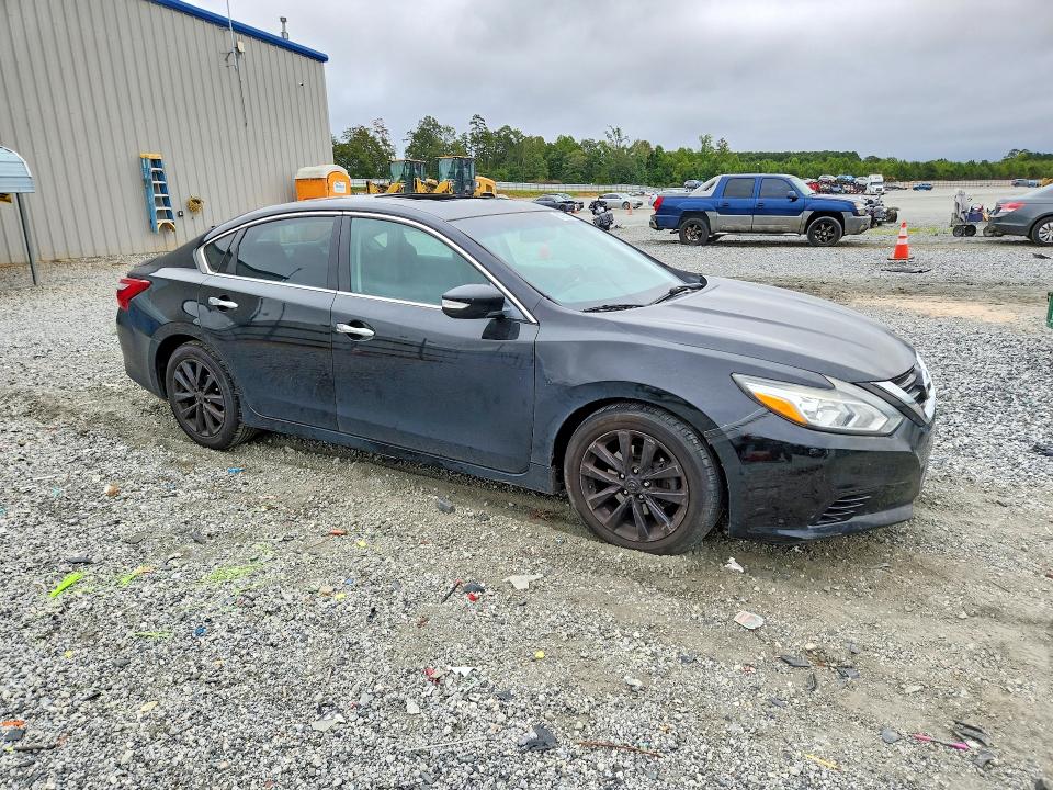 Photo 4 from auction – 2017 NISSAN ALTIMA with VIN 1N4AL3AP3HC151004