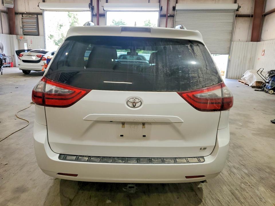 Photo 6 from auction – 2020 TOYOTA SIENNA with VIN 5TDKZ3DC6LS068647