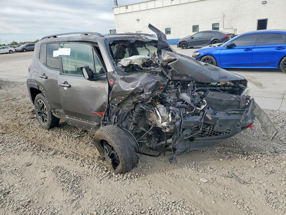 Снимка 4 от търг – 2016 JEEP RENEGADE с VIN ZACCJBCT1GPC93178