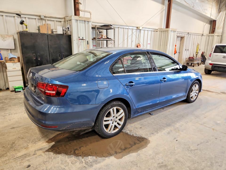 Снимка 3 от търг – 2017 VOLKSWAGEN JETTA с VIN 3VW2B7AJ8HM367690