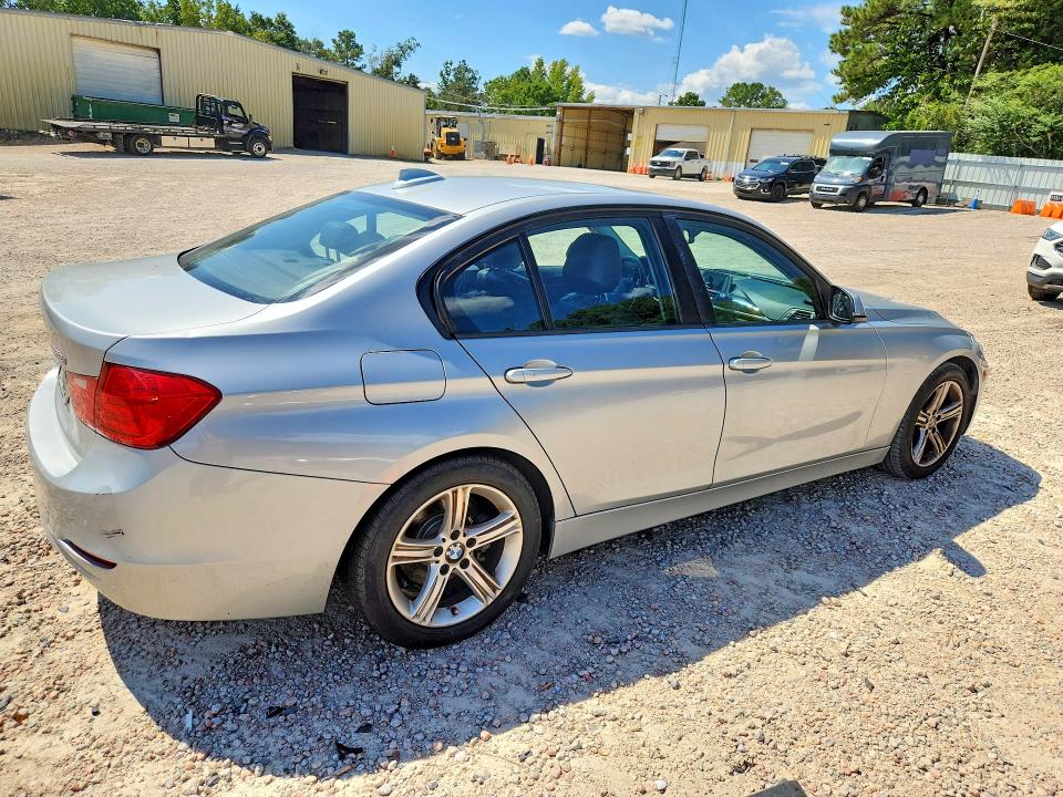 Photo 3 from auction – 2013 BMW 328 with VIN WBA3A5C55DF359052