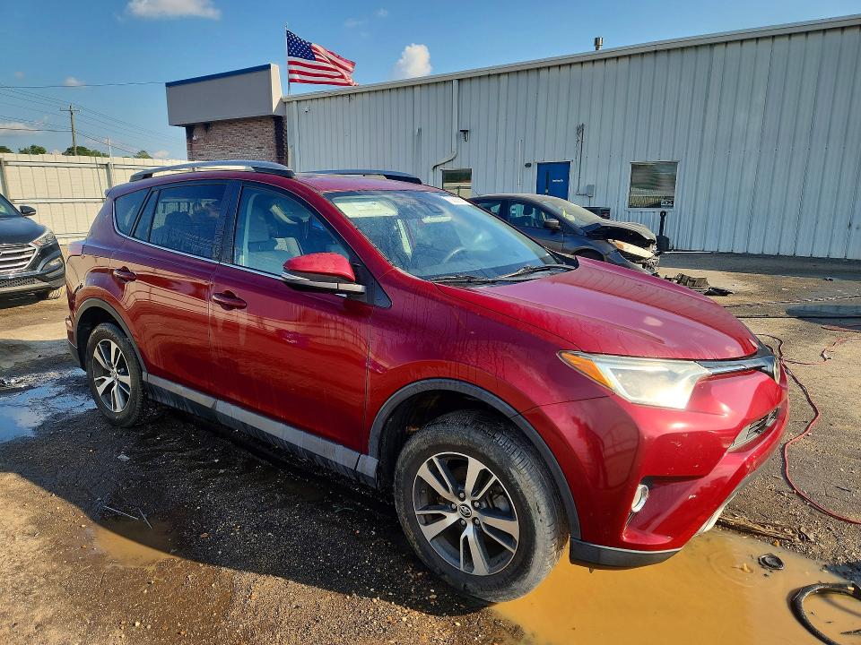 Photo 4 from auction – 2018 TOYOTA RAV4 with VIN 2T3WFREV5JW516837
