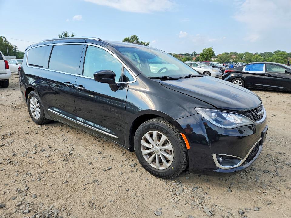 Photo 4 from auction – 2018 CHRYSLER PACIFICA with VIN 2C4RC1BGXJR124329