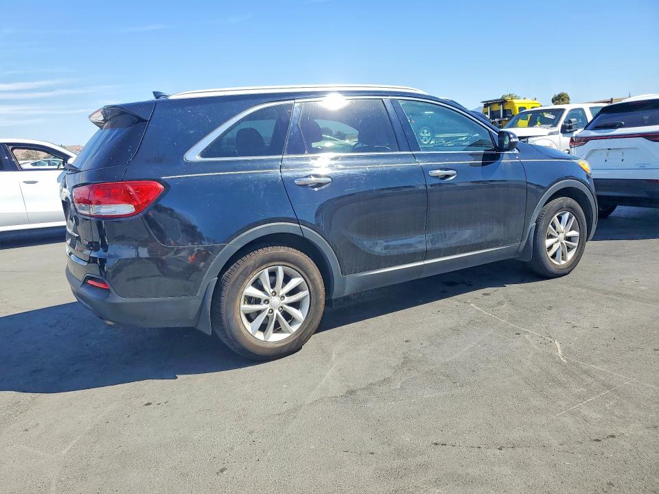 Photo 3 from auction – 2017 KIA SORENTO with VIN 5XYPG4A33HG284627