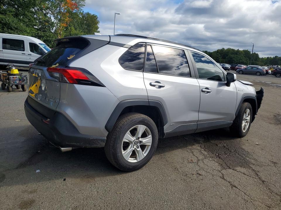 Снимка 3 от търг – 2019 TOYOTA RAV4 с VIN JTMMWRFV3KD036834