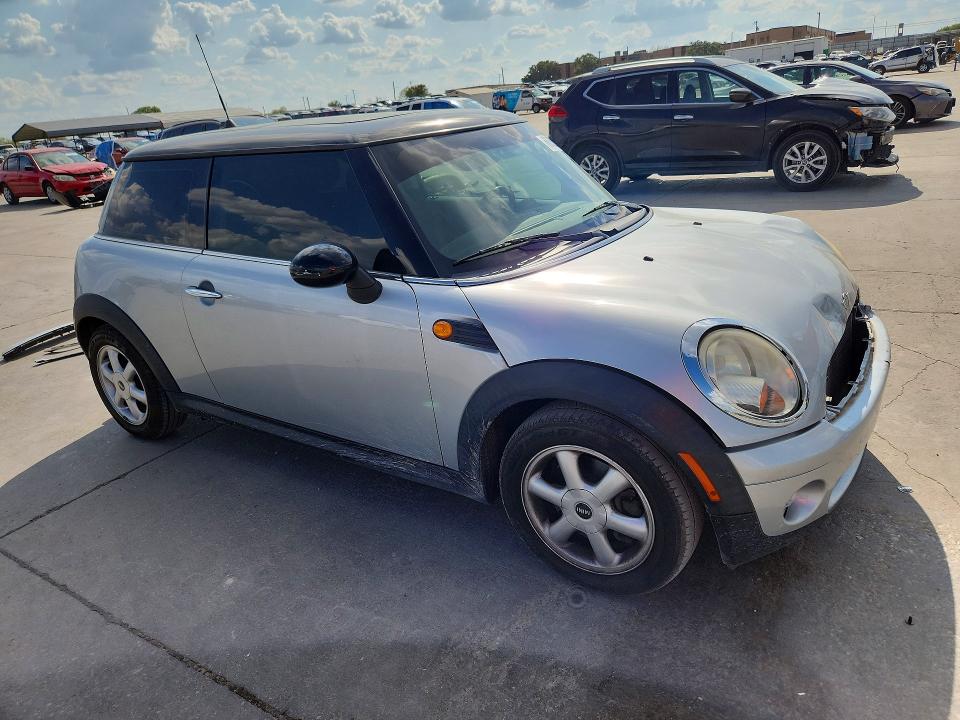 Photo 4 from auction – 2007 MINI COOPER with VIN WMWMF33567TT50182