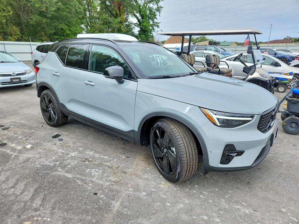 Photo 4 from auction – 2026 VOLVO XC40 with VIN YV4L12UD0T2801570
