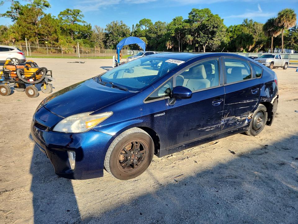 TOYOTA PRIUS 2015 z numerem VIN JTDKN3DU2F0442750 - Zdjęcie z aukcji