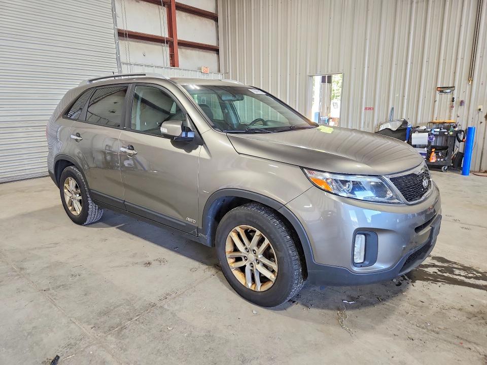 Foto 4 de la subasta – 2015 KIA SORENTO con VIN 5XYKTDA61FG603973