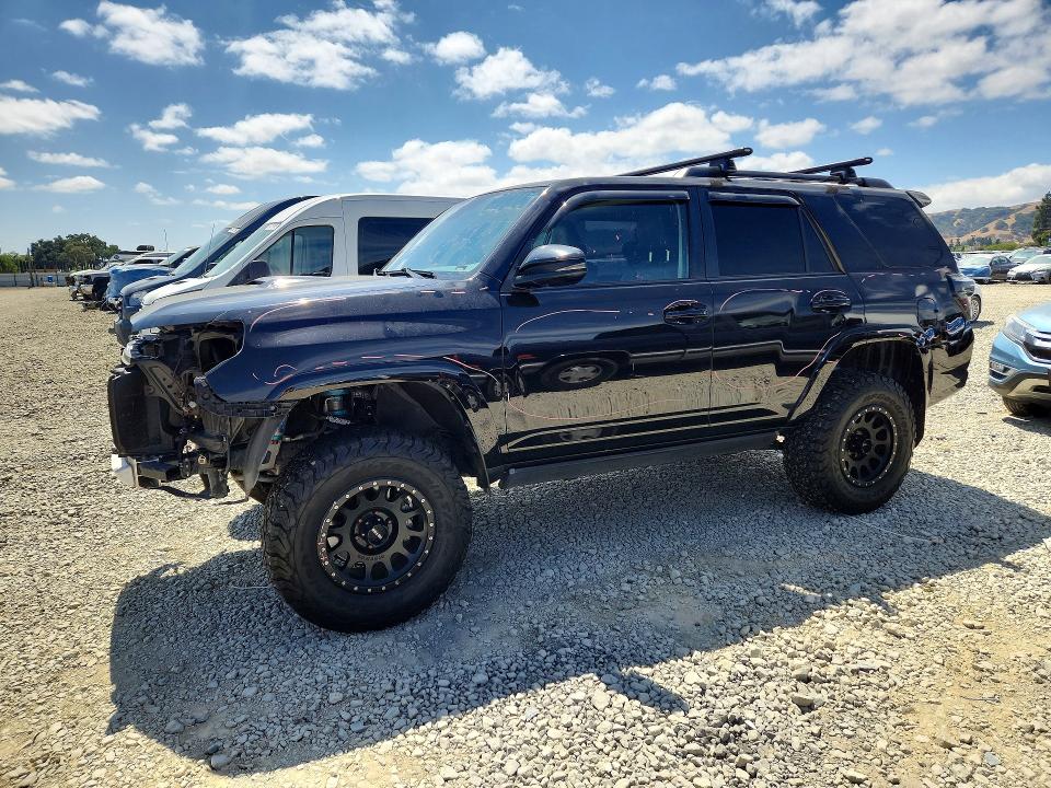 TOYOTA 4RUNNER 2020 with VIN JTEBU5JR2L5774955 - Photo from auction