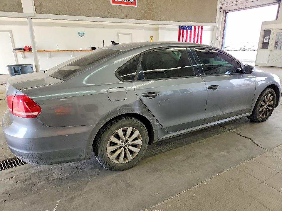 Снимка 3 от търг – 2014 VOLKSWAGEN PASSAT с VIN 1VWAP7A35EC002458