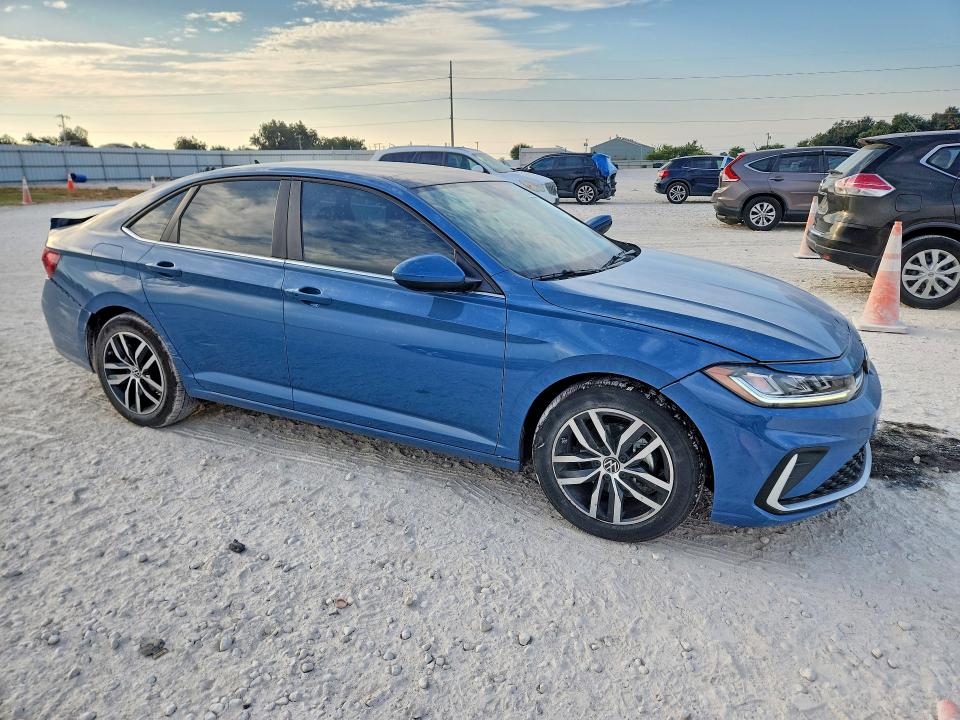 Снимка 4 от търг – 2025 VOLKSWAGEN JETTA с VIN 3VW7X7BU8SM093981