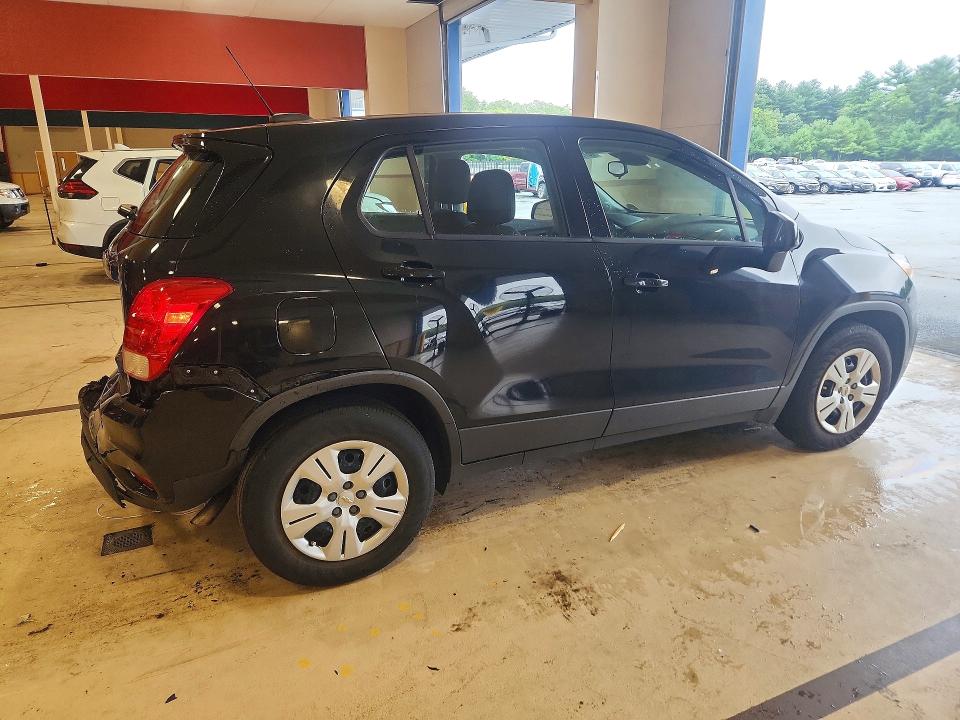 Photo 3 from auction – 2017 CHEVROLET TRAX with VIN 3GNCJKSB9HL184414