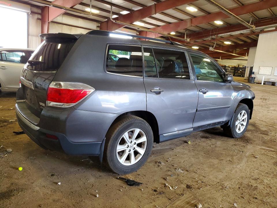 Photo 3 from auction – 2011 TOYOTA HIGHLANDER with VIN 5TDBK3EH9BS079980
