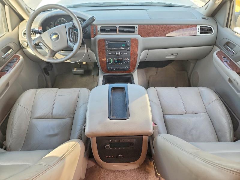 Photo 8 from auction – 2007 CHEVROLET SUBURBAN with VIN 1GNFC160X7J167833