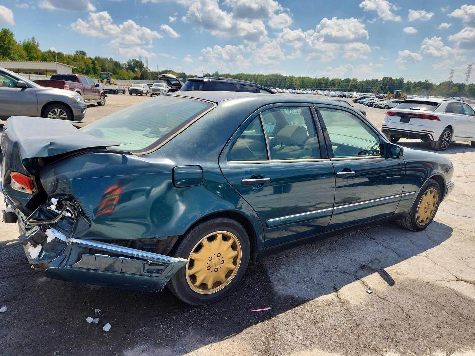 Photo 3 from auction – 1996 MERCEDES-BENZ E with VIN WDBJF55F4TJ013733