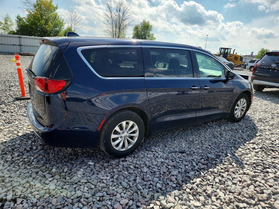Photo 3 from auction – 2018 CHRYSLER PACIFICA with VIN 2C4RC1FG5JR212182
