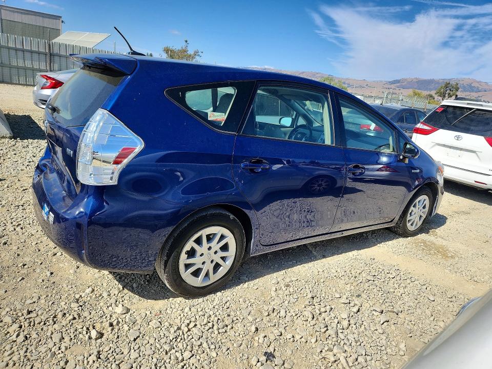 Photo 3 from auction – 2013 TOYOTA PRIUS V with VIN JTDZN3EU2D3230309
