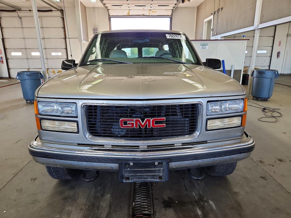 Снимка 5 от търг – 1999 GMC SUBURBAN с VIN 3GKGK26J5XG527661