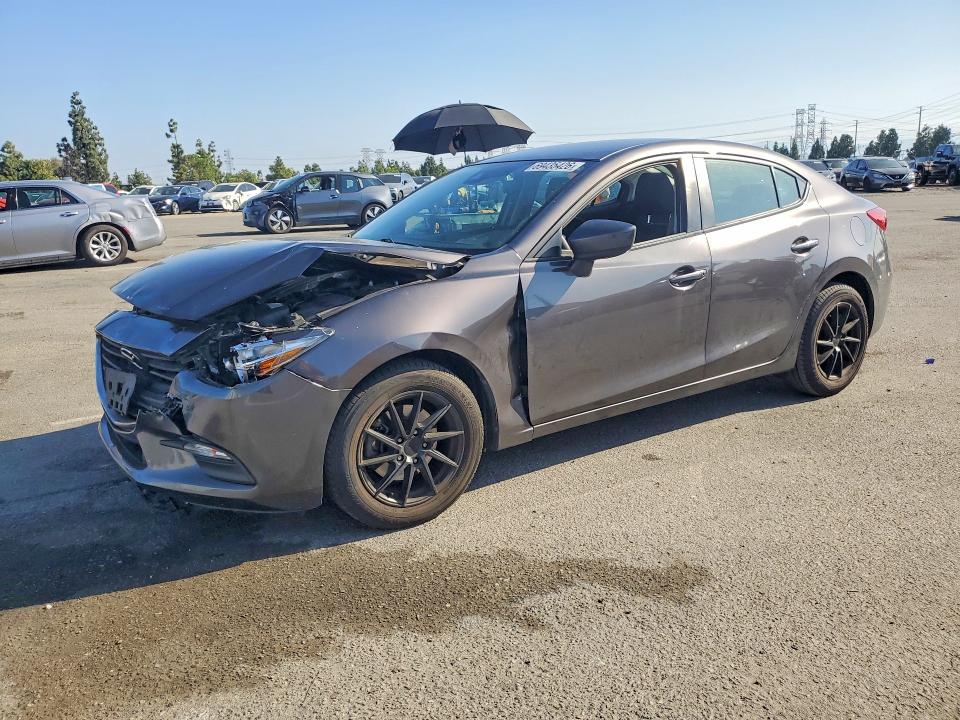 MAZDA 3 2018 con VIN 3MZBN1U74JM192056 - Foto de la subasta