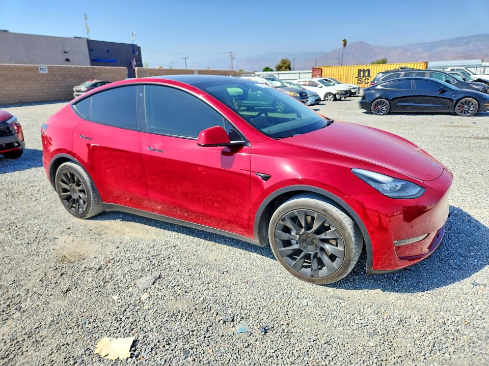 Снимка 4 от търг – 2021 TESLA MODEL Y с VIN 5YJYGAEE8MF222754