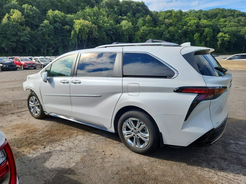 Photo 2 from auction – 2024 TOYOTA SIENNA with VIN 5TDESKFC8RS137064