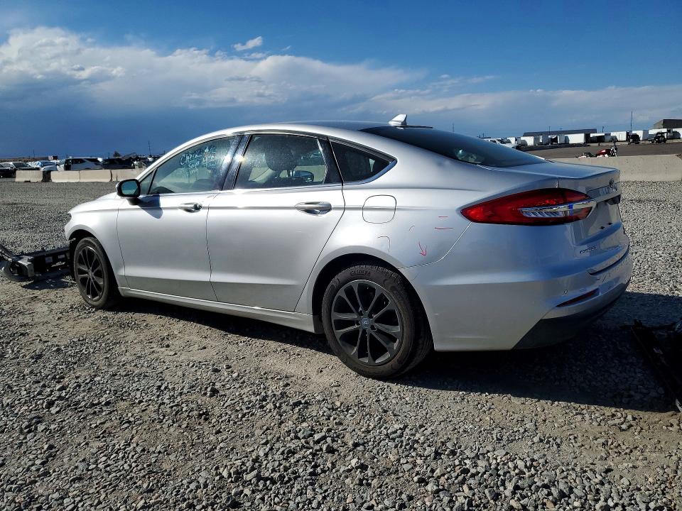 Photo 2 from auction – 2019 FORD FUSION with VIN 3FA6P0LU9KR106900