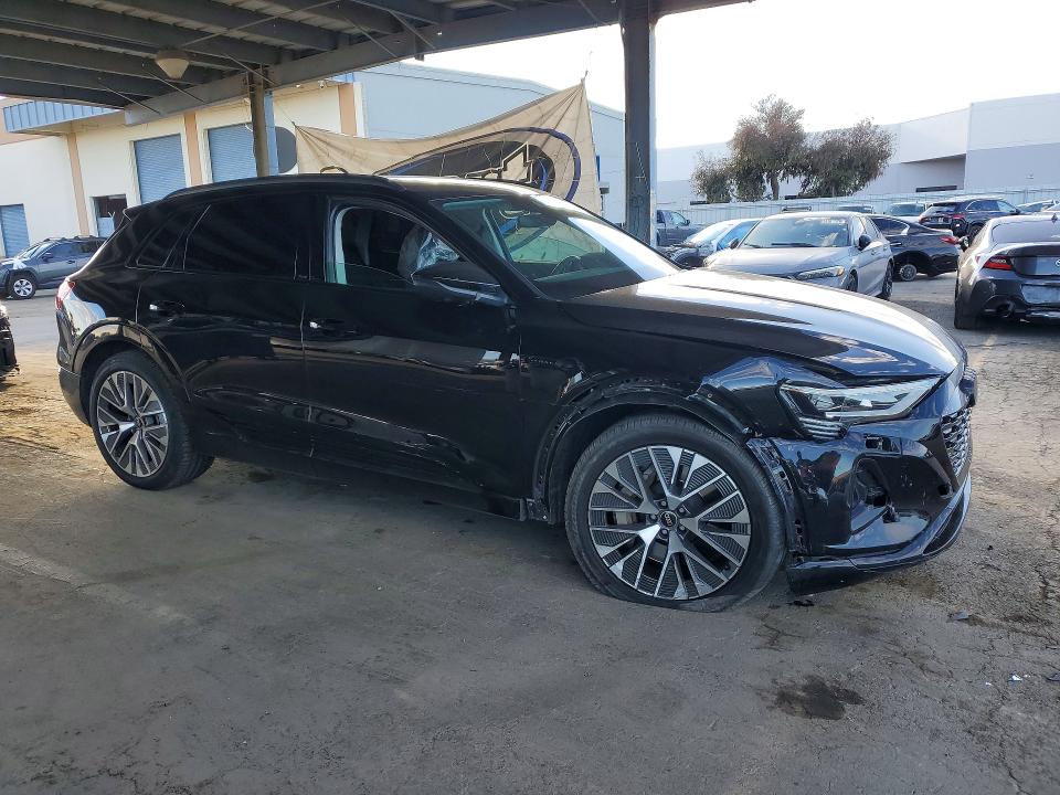 Снимка 4 от търг – 2024 AUDI Q8 E-TRON с VIN WA16AAGE1RB062551