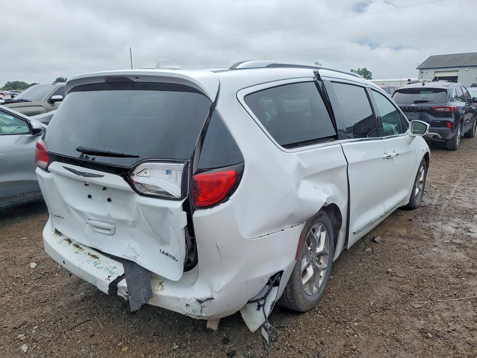 Photo 3 from auction – 2019 CHRYSLER PACIFICA with VIN 2C4RC1GG7KR627701